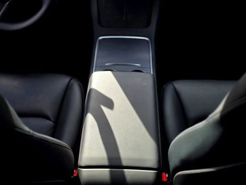 Used 2023 Tesla Model 3 Standard Range image 19