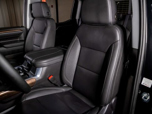 Used 2024 Chevrolet Silverado 1500 LT Trail Boss w/ LT Trail Boss Premium Package AWD/4WD image 4