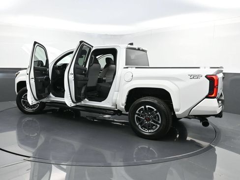 Used 2024 Toyota Tacoma TRD Sport AWD/4WD image 36