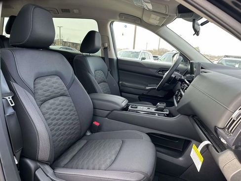 New 2026 Nissan Pathfinder SV image 9