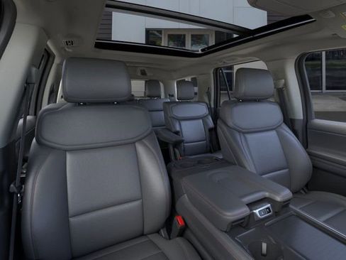 New 2025 Ford Expedition Active image 10
