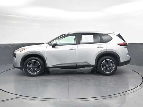 Used 2025 Nissan Rogue SV FWD image 11