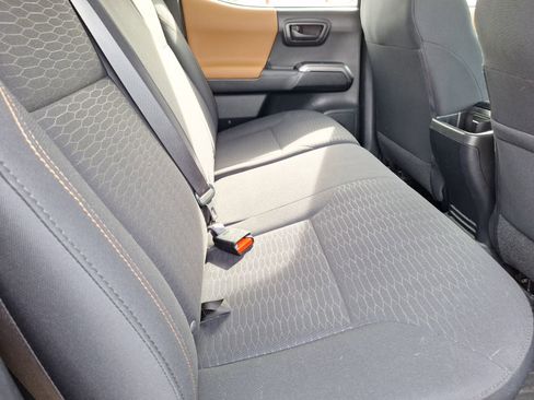 Used 2018 Toyota Tacoma SR5 image 31