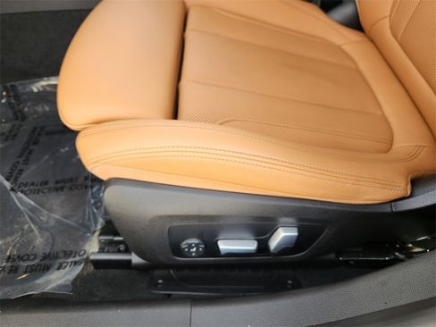 Used 2022 BMW 330i xDrive Sedan w/ Premium Package image 22