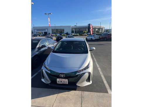 Certified 2018 Toyota Prius Prime Plus w/ Carpet Mat Package FWD image 2