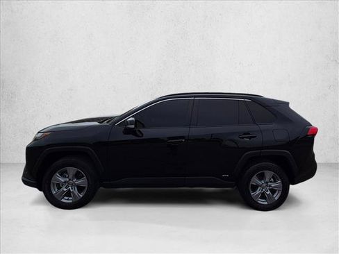 Used 2025 Toyota RAV4 XLE w/ Weather Package AWD/4WD image 9
