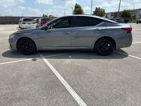 Used 2021 Nissan Altima 2.5 SR FWD image 2