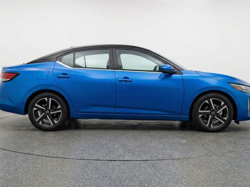Used 2025 Nissan Sentra SV image 11