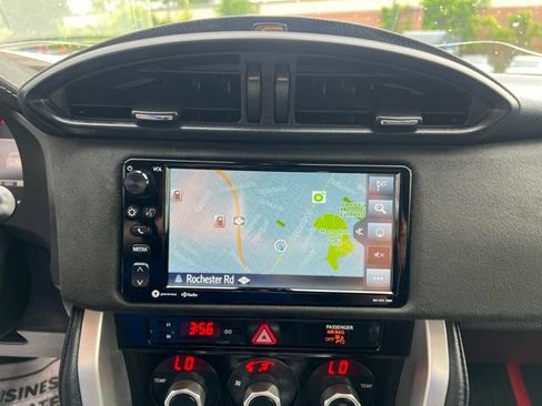 Used 2018 Toyota 86 RWD image 18