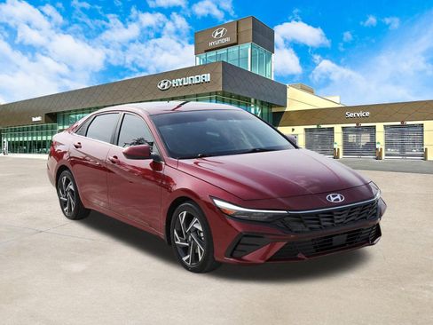 Used 2024 Hyundai Elantra SEL w/ Convenience Package FWD image 3