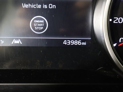 Used 2024 Kia Carnival LX image 29