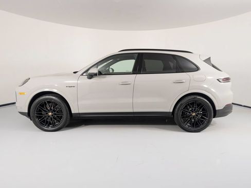 Certified 2026 Porsche Cayenne E-Hybrid AWD/4WD image 2