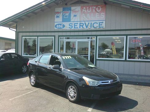 Used 2011 Ford Focus SE image 1