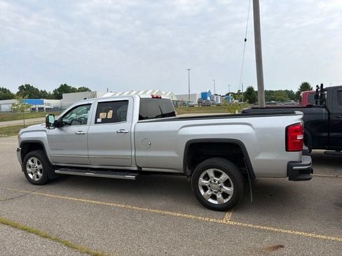 Used 2018 GMC Sierra 2500 SLT AWD/4WD image 2