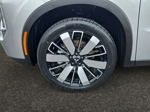 Used 2025 Mitsubishi Outlander SE AWD/4WD image 14