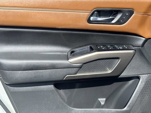 Used 2024 Nissan Pathfinder Platinum w/ Black Appearance Package image 18