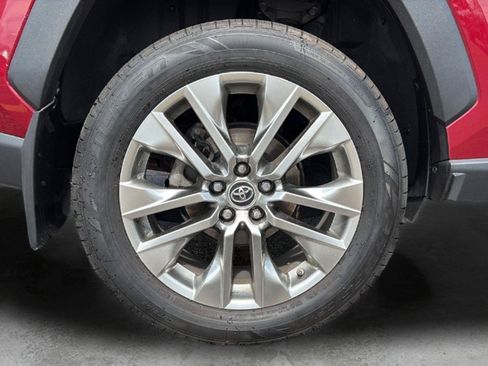 Used 2019 Toyota RAV4 XLE Premium w/ Cold Weather Package AWD/4WD image 15