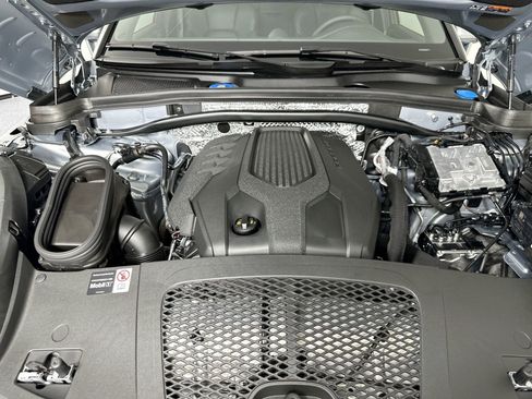 Certified 2025 Porsche Macan image 40