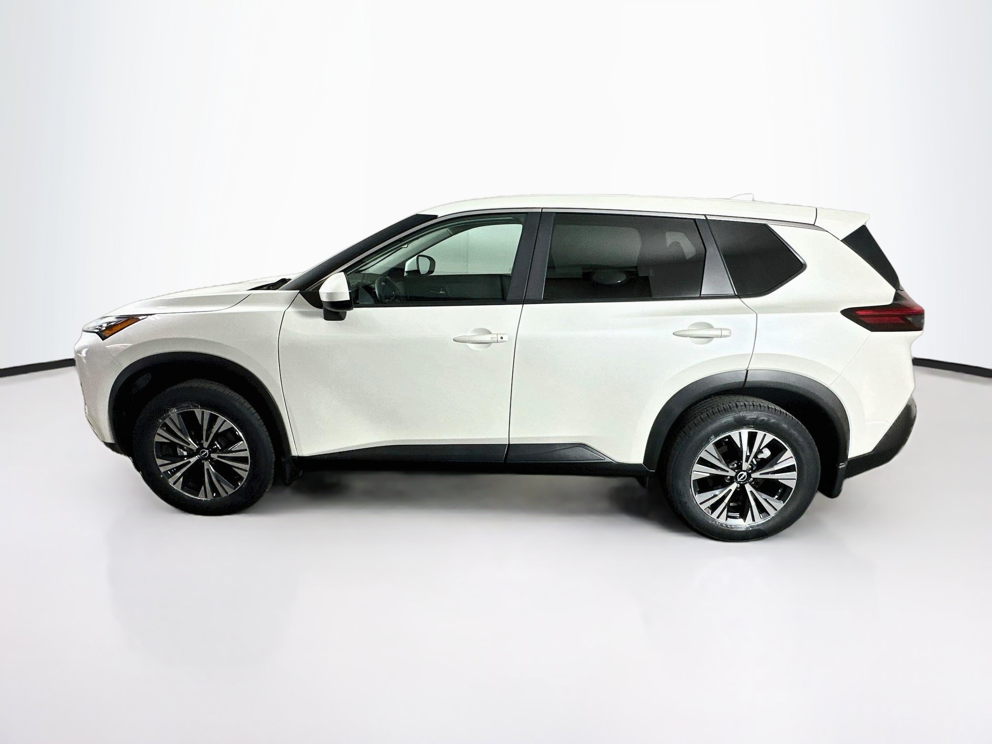 Used 2023 Nissan Rogue SV FWD image 4