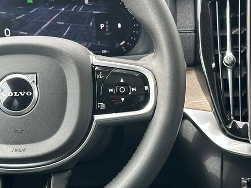 New 2026 Volvo XC90 B5 Core image 9