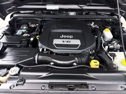 Used 2018 Jeep Wrangler Unlimited Sport S AWD/4WD image 5