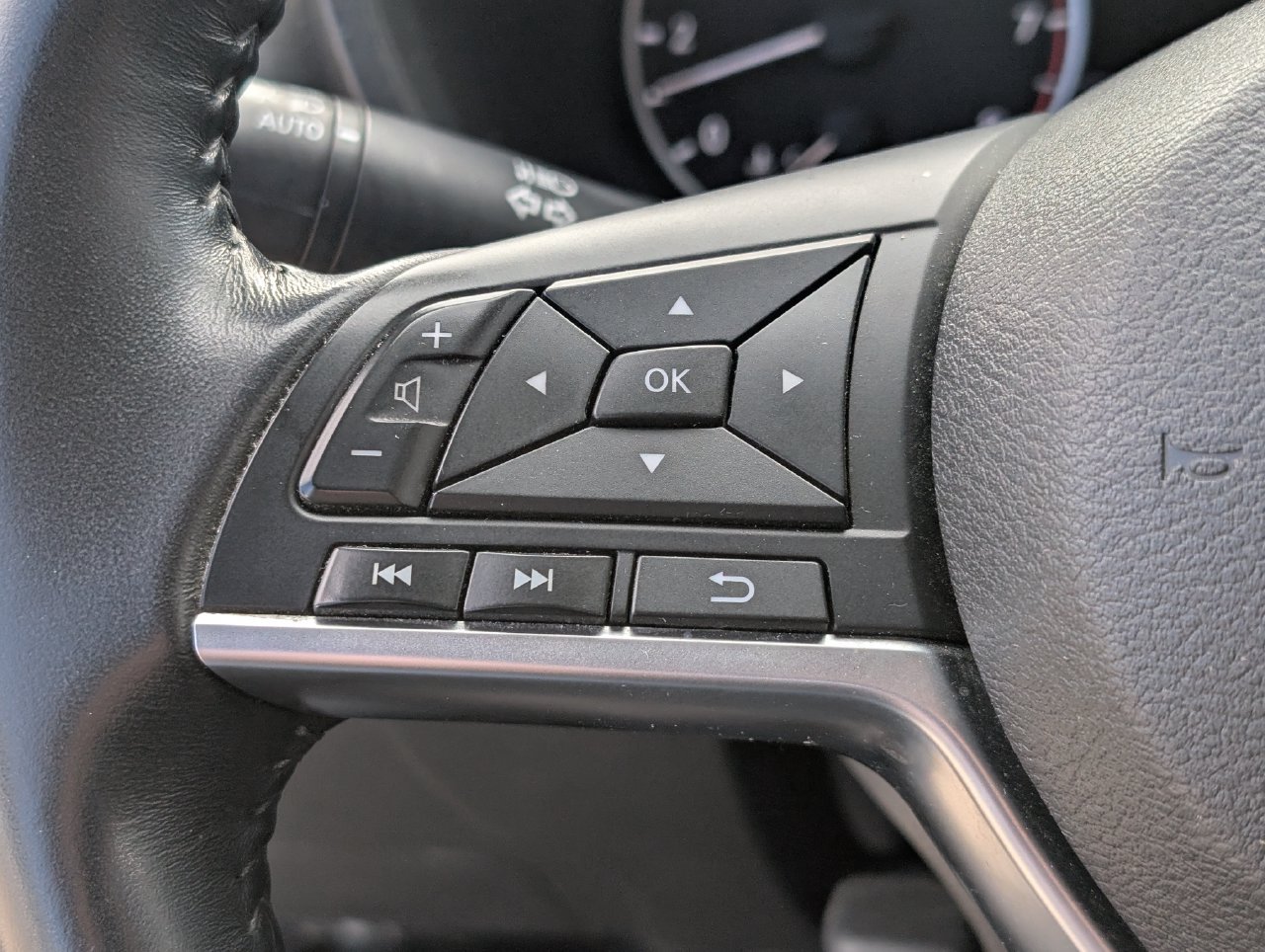 Used 2020 Nissan Sentra SV FWD image 22