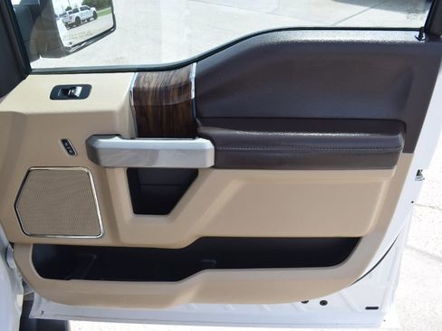 Used 2019 Ford F150 Lariat w/ Equipment Group 502A Luxury AWD/4WD image 16