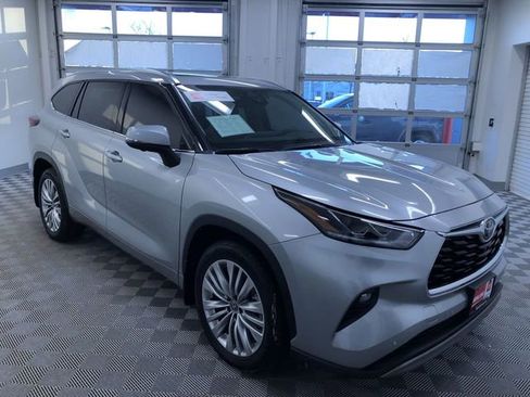 Used 2024 Toyota Highlander Platinum image 36