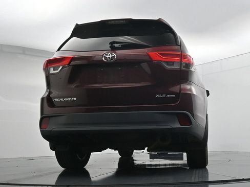 Used 2018 Toyota Highlander XLE AWD/4WD image 21