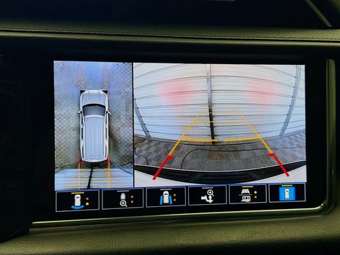 Used 2021 GMC Yukon Denali w/ Denali Premium Package image 16