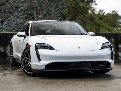 Certified 2023 Porsche Taycan image 6