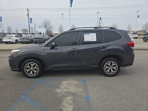 Used 2021 Subaru Forester Premium image 4