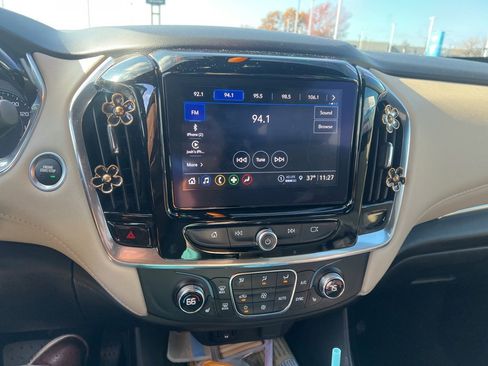 Used 2023 Chevrolet Traverse LT image 19