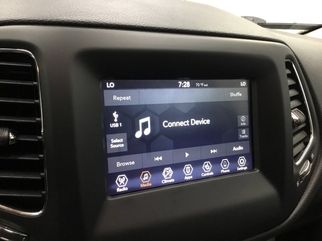 Used 2020 Jeep Compass Latitude w/ Cold Weather Group AWD/4WD image 17