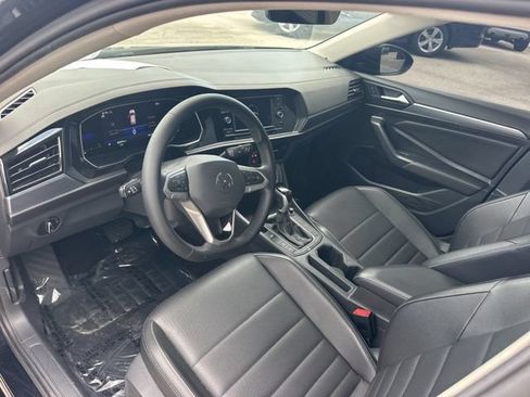 Used 2022 Volkswagen Jetta SE w/ Panoramic Sunroof Package FWD image 18