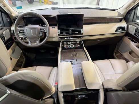 Used 2024 Lincoln Navigator L Reserve image 23