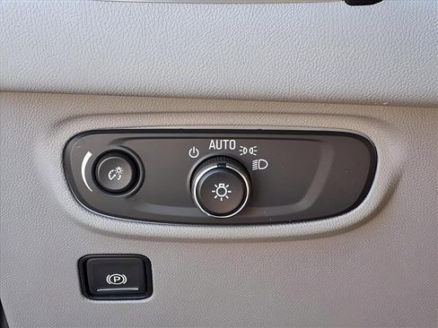 Used 2023 GMC Terrain SLE w/ Driver Convenience Package image 18