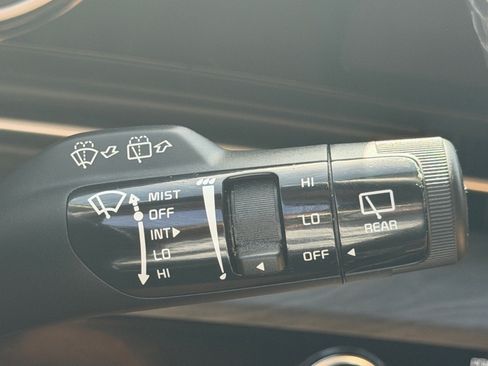 Certified 2024 Kia Carnival EX FWD image 39