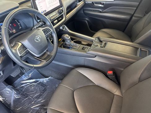 Used 2025 Toyota Grand Highlander FWD image 9