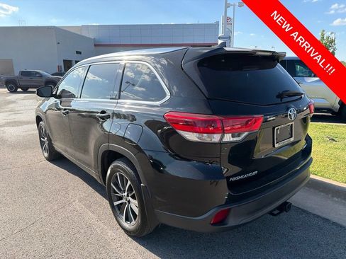 Used 2018 Toyota Highlander XLE AWD/4WD image 6