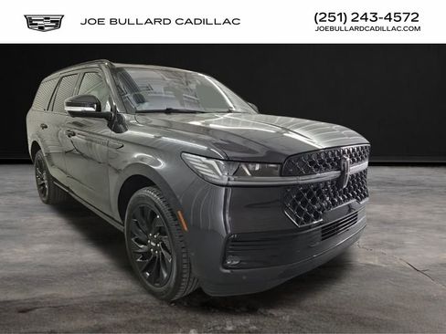 Used 2025 Lincoln Navigator Reserve w/ Jet Appearance Package image 1