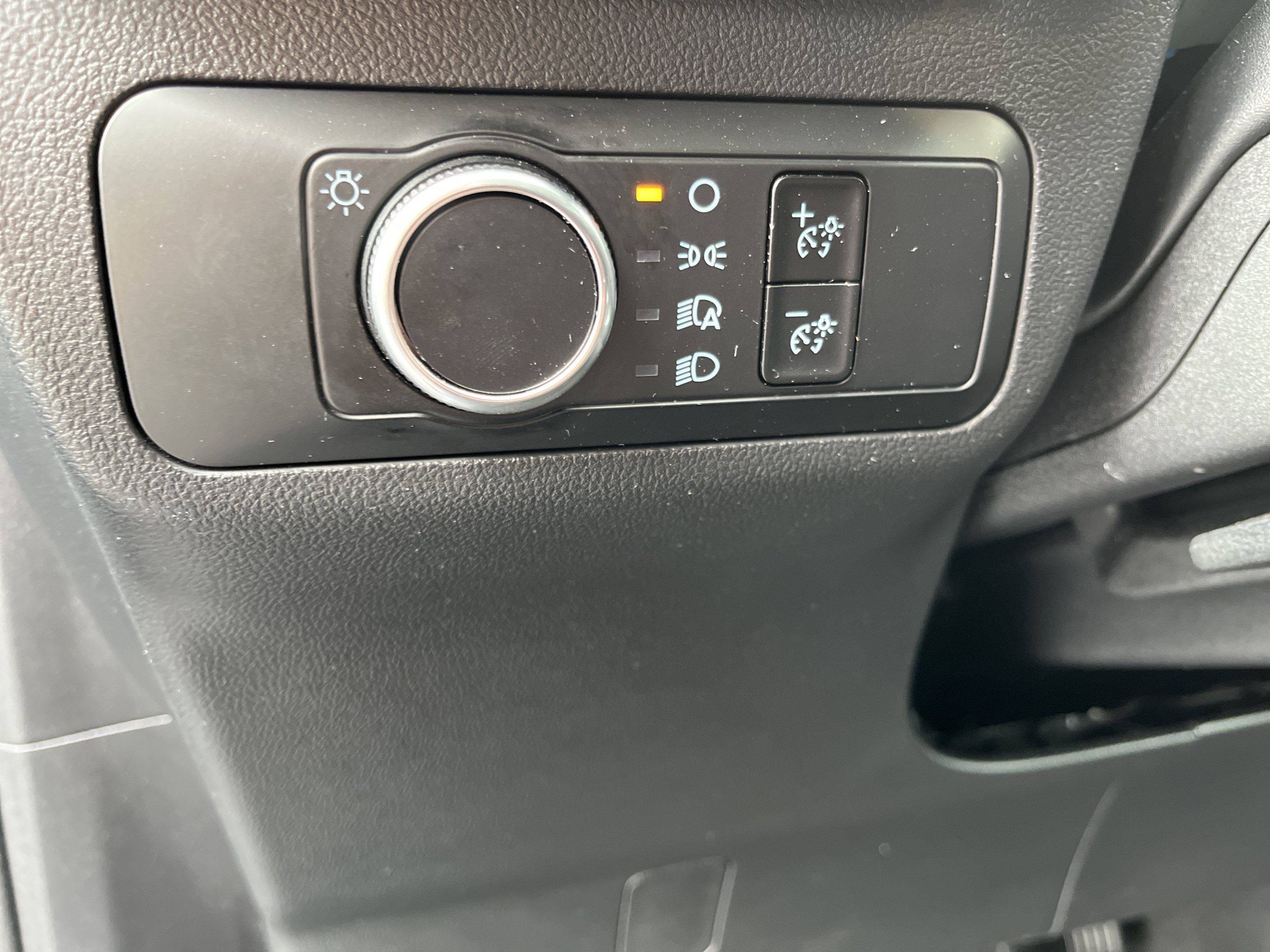 Used 2025 Ford Escape Active AWD/4WD image 17