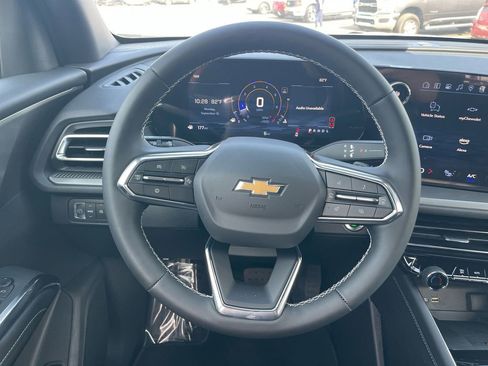 Used 2025 Chevrolet Traverse LT w/ Driver Confidence Package image 15