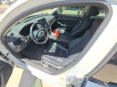 Used 2021 Honda Accord Touring image 9