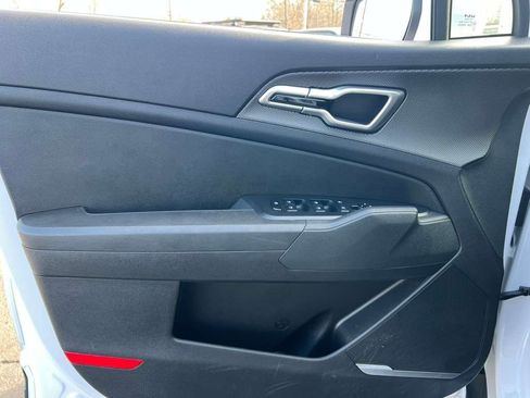 Used 2025 Kia Sportage LX image 13