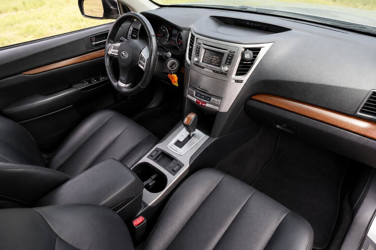 Used 2014 Subaru Outback 2.5i Limited w/ Moonroof Package AWD/4WD image 14