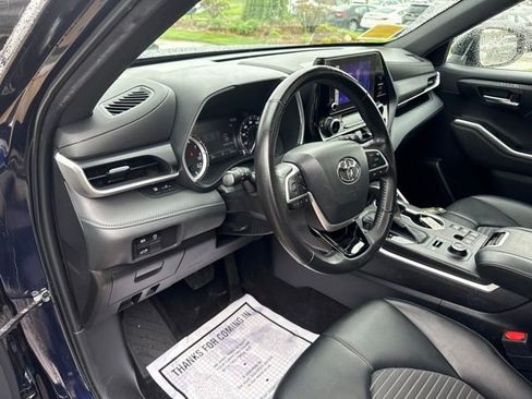 Used 2023 Toyota Highlander XSE AWD/4WD image 25