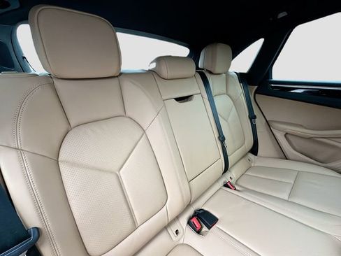 Used 2024 Porsche Macan image 27