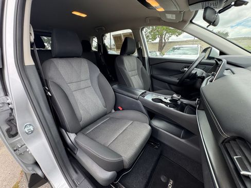 Used 2025 Nissan Rogue SV FWD image 33