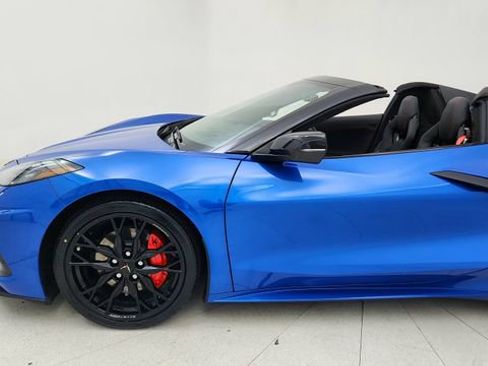 Used 2023 Chevrolet Corvette Stingray Premium Conv w/ Stealth Interior Trim Package RWD image 9